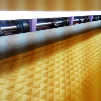 Hochproduktionsmaschine für das Quilting von Betten und Kleidungsstücken
